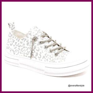 Canvas Sneakers Low Top Casual Fashion Tennis Shoes Cushioned Insole Flexible